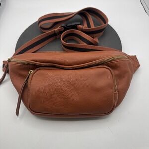Universal Thread Crossbody Belt Fanny Pack Brown Brass Faux Leather Bag Travel